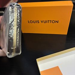 Women’s LV Canvas Zippy Wallet 