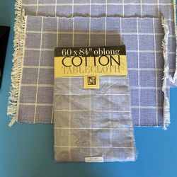 Table Cloth With 2 Placemats 