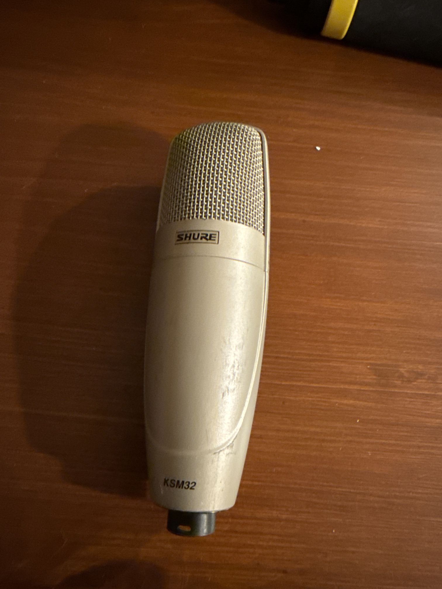 Shure KSM32 Cardioid Condenser Microphone with cable and shock mount