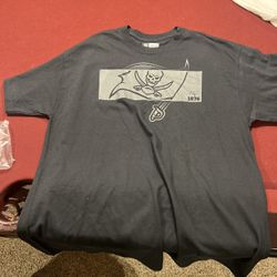 NFL Team Shop Bucs Shirt Brand New Size Large