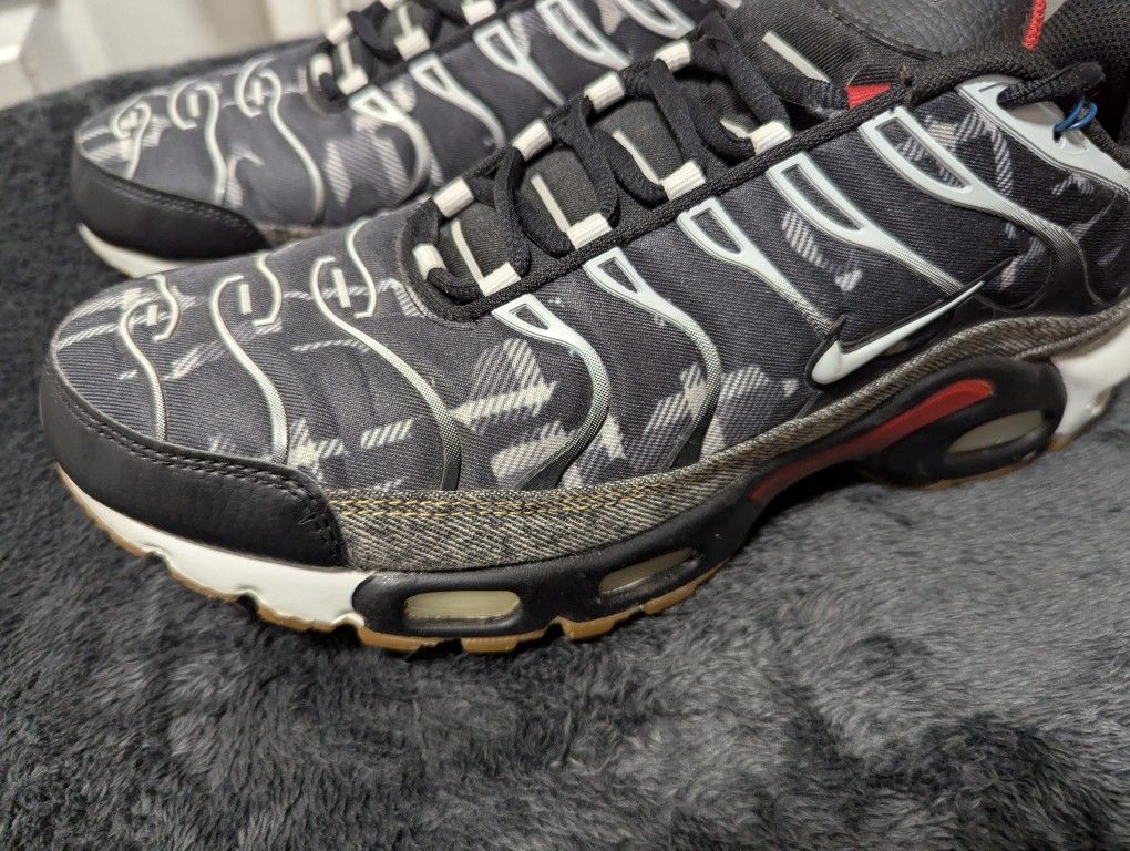 Nike Air Maxes Size 11.5 Mens