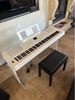 Yamaha DGX-660 88-Key Digital Piano / Portable Grand - Great Condition!