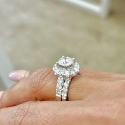3.29CTW 18KT-WG VS1 Lab Diamond IGI Certified Wedding Ring Set