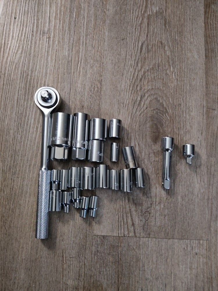 Rachet+20 Sockets+1 Extension+1 Adapter For Sale (All For $20)