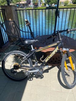 Schwinn Traverse mountain bike