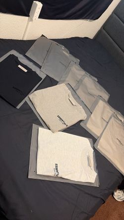 Essentials T-Shirts M-L