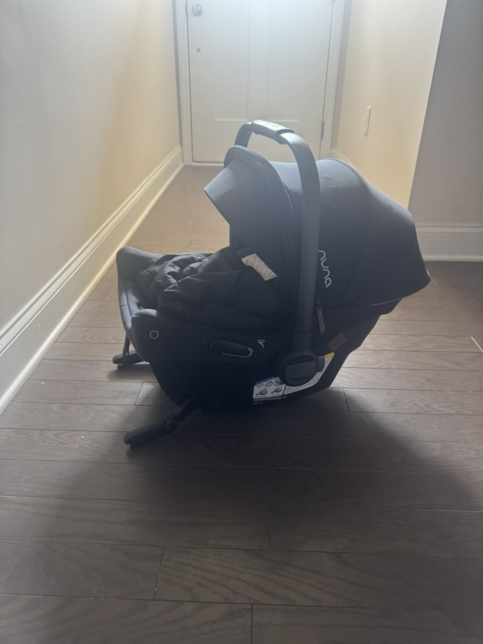 Nuna Pipa Baby Carrier/car seat 