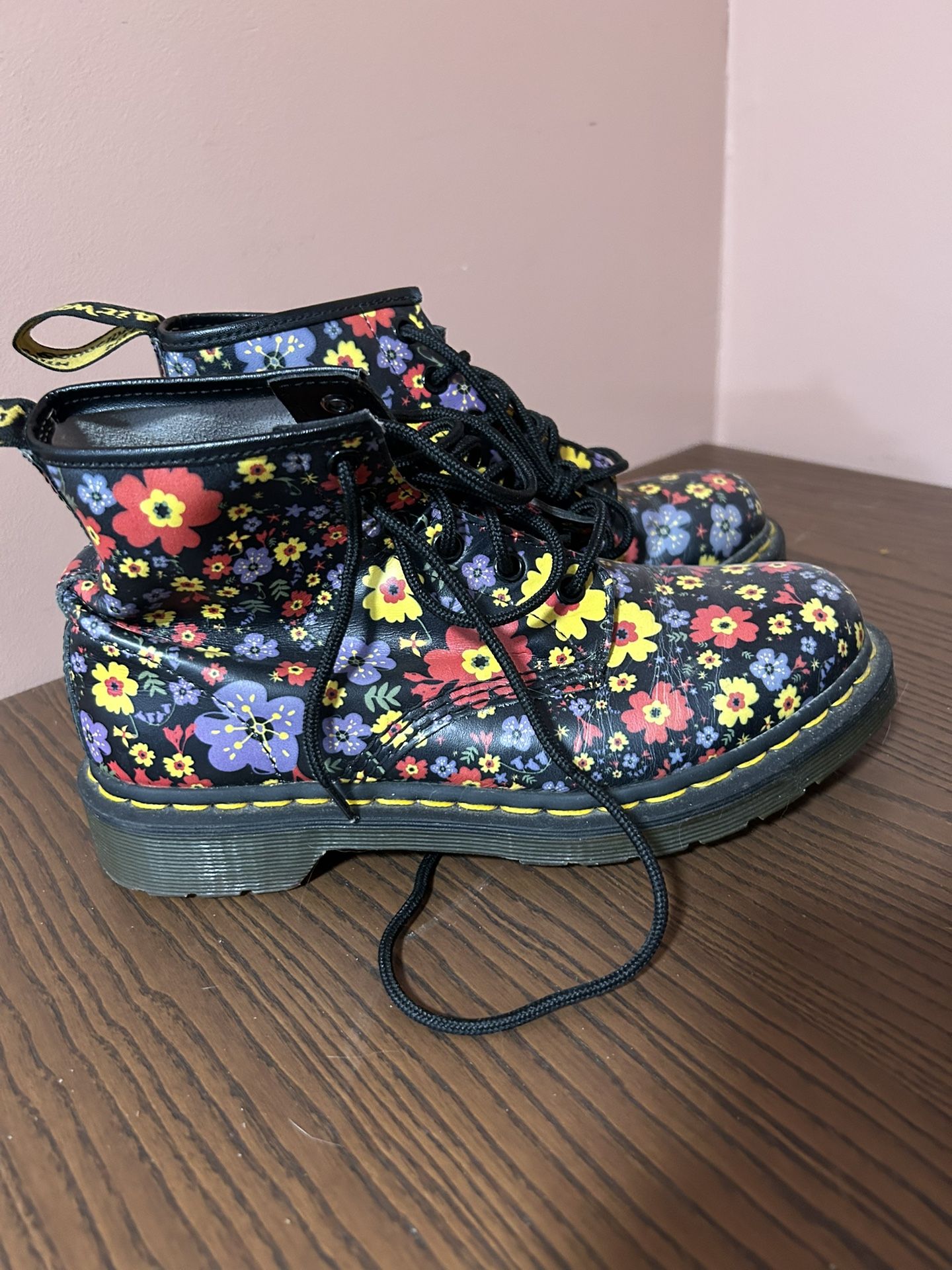 LADIES 8 USA FLORAL DOC MARTEN COMBAT BOOTS