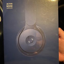 Beats Solo Pro Brand New