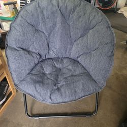 Dish CHAIR- TARGET (LIKE NEW) Perfect Addition For Dorm