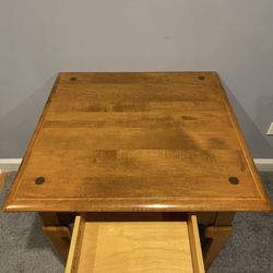 Vintage Ethan Allen Heirloom Nutmeg Maple Side Table 
