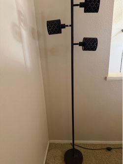 Standing light for sale In Excellent Condition