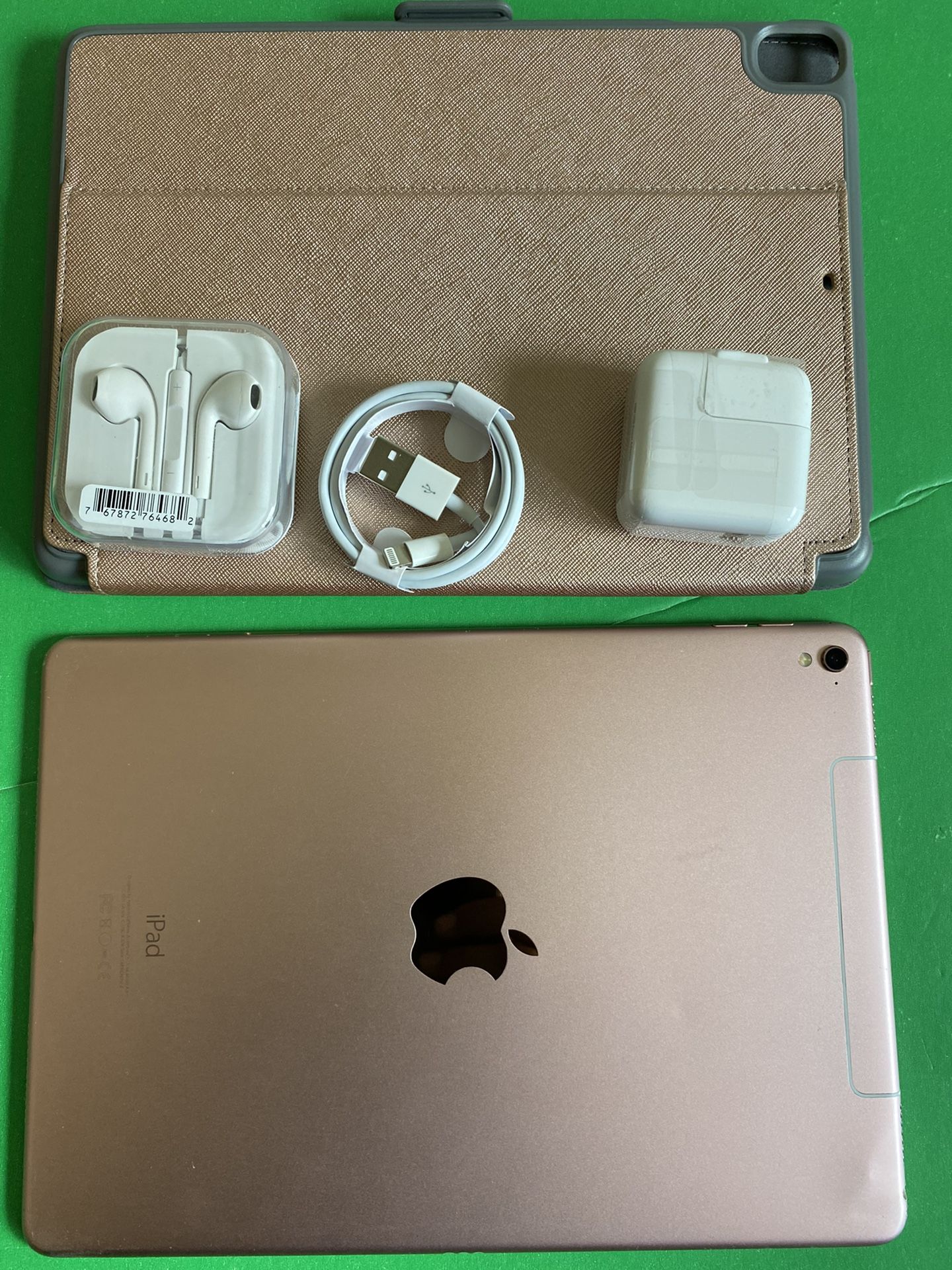 Apple IPad Pro 9.7” (Retina / Touch ID/ Latest IOS 15) 32GB WiFi + 