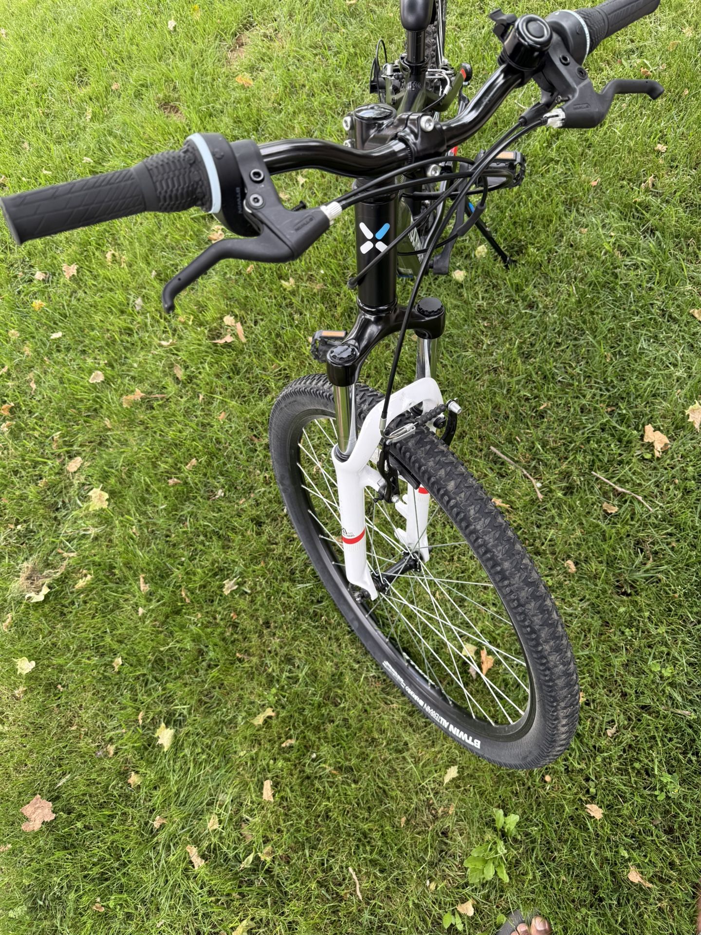 Decathlon Rockrider Adult ST100 27.5 Mountain Bike