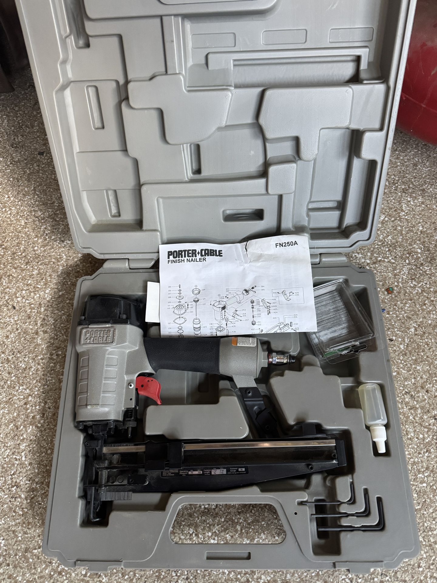 Porter-Cable FN250A GA Finish Nail Gun 2-1/2-Inch 16-Gauge Heavy Duty with Case