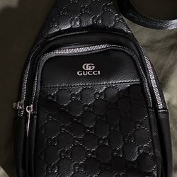 Men’s Black Cross Body Bag With Shoulder Strap 