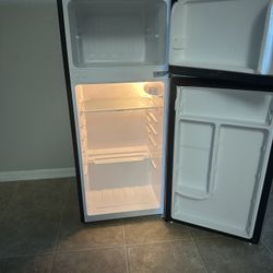 Mini Magic Chef Fridge