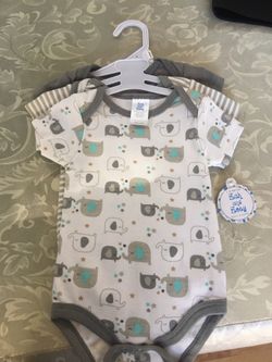 Set of 3 onesies 3-6 months
