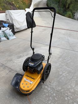 Cub Cadet ST 100 159 cc Gas Walk String Trimmer Mower $150 (Topanga LOCAL ONLY NO SHIPPING)