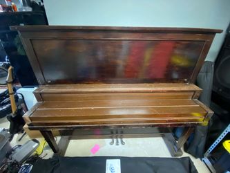 Vintage Shaw Piano Co. Upright Piano