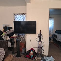 43 Inch TV Works Great 