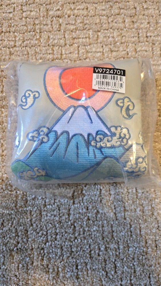 TaylorMade The Vault Headcover Mallet Mt Fuji
