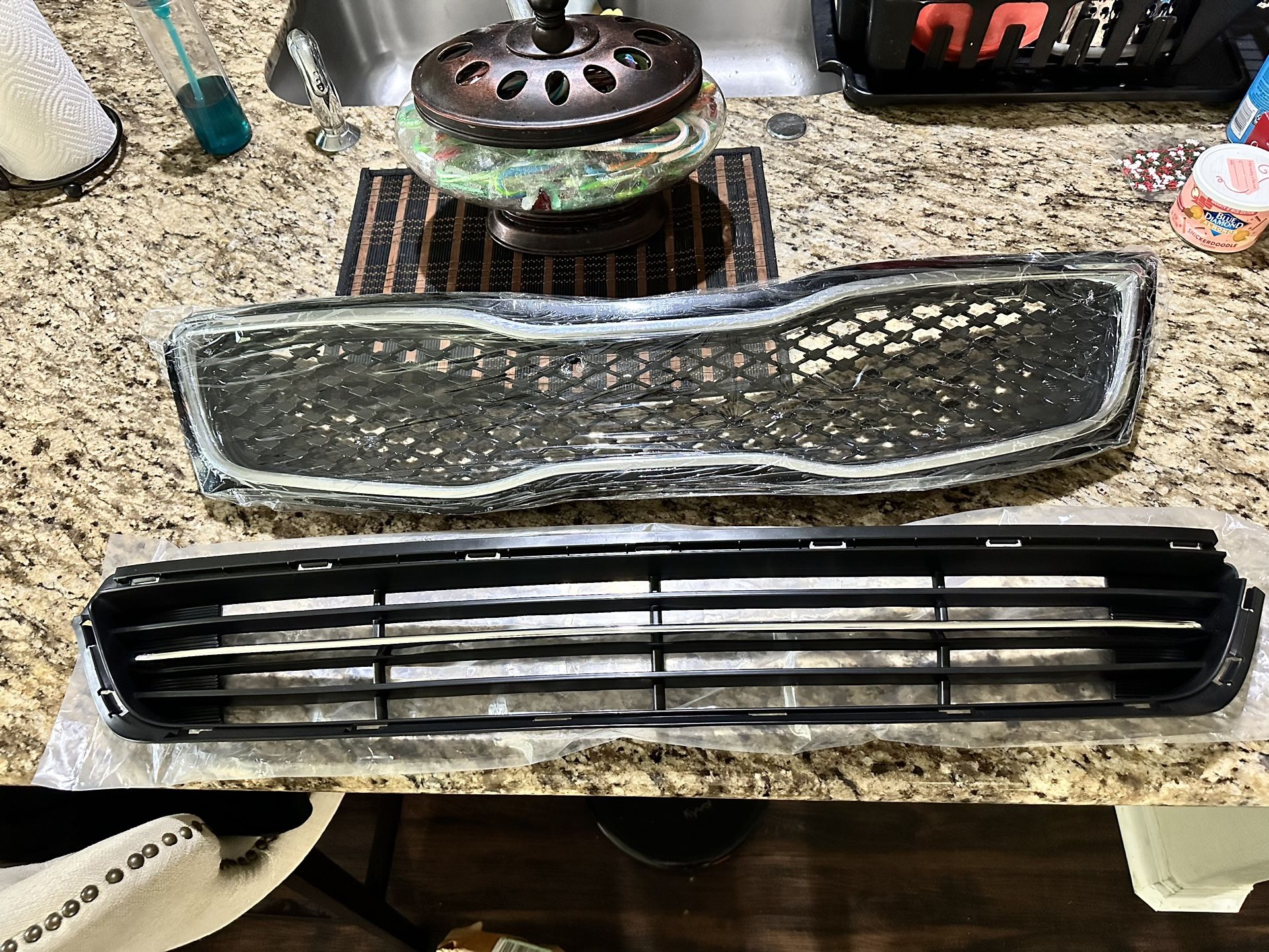 ($367 Retail) Kia Optima Grille Assembly for 2014-2015 Black w with Chrome - Bottom Free