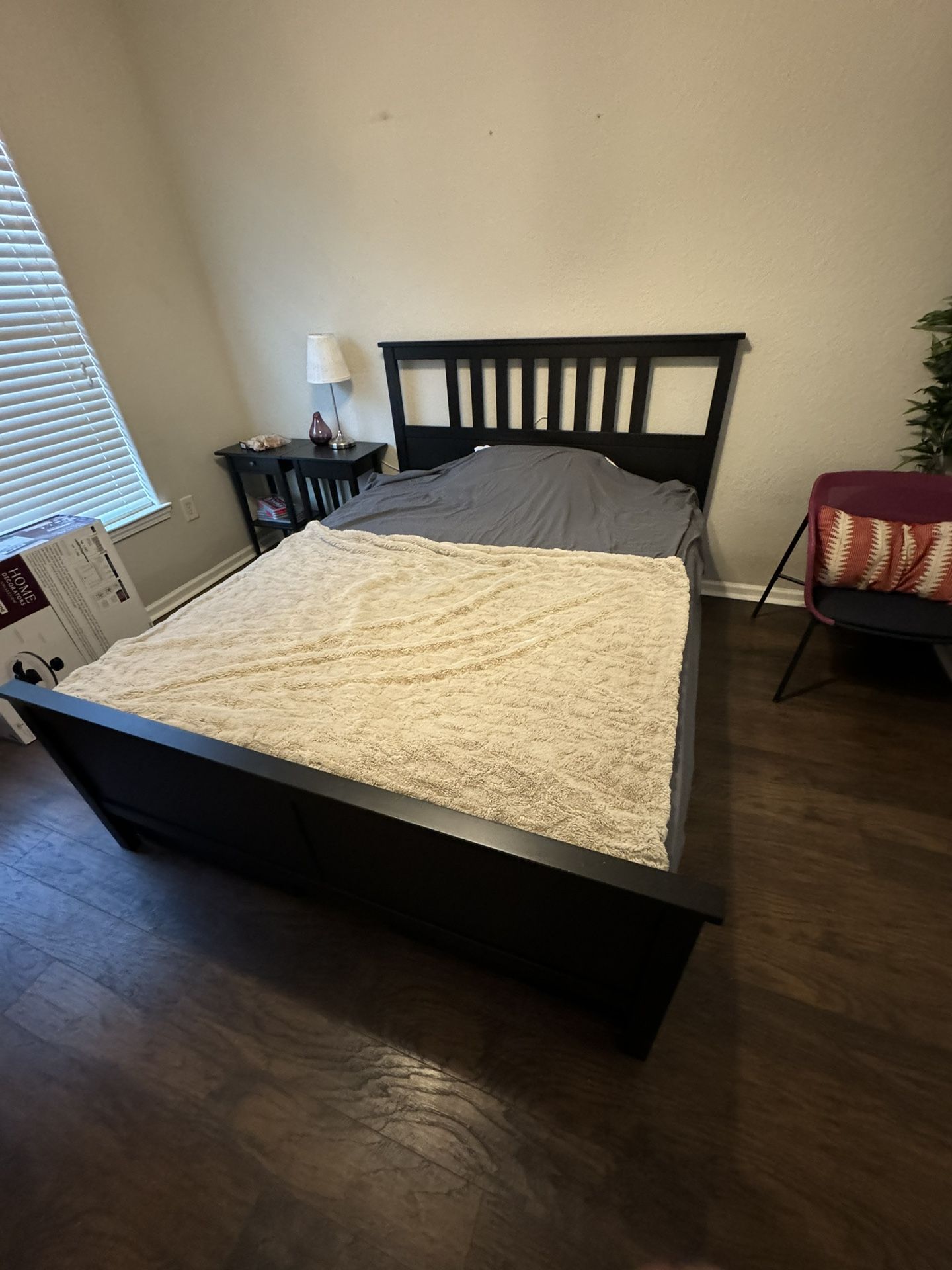 Full Bed With Storage, 4 Drawers 