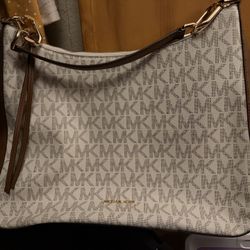 Brand New Michael Kors shoulder large Bag Still Has Tags 