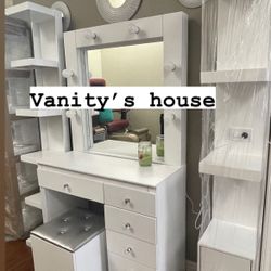 Small Vanity With Seat And Ligths 