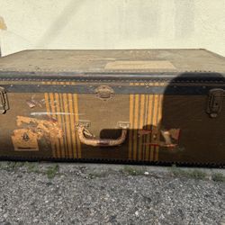 Classic Antique Streamer Trunk