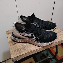 Really Nice Men's Nike Shoes Size (10) Located In Reedley 