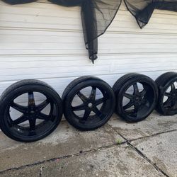 24 In Black Rims 