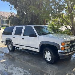 Chevy 1999 Suburban1500  White 
