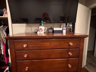 Wood 3-Drawer Dresser with Knob Handles
