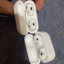 Earphones 🫤 Apple