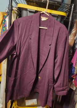 Woman's Purple Blazer. Size 20 with 2 Front Pockets.