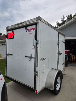 Trailer enclosed 5x8
