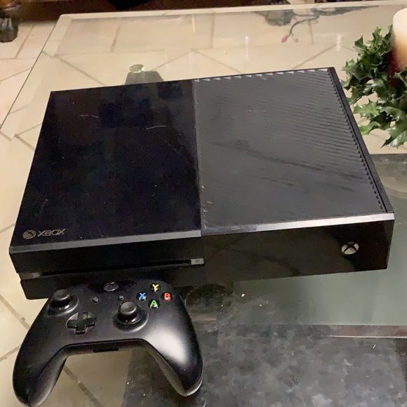 Used Microsoft Xbox One: Black