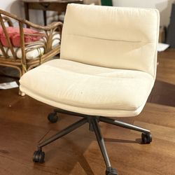 Cross-legged Office Chair