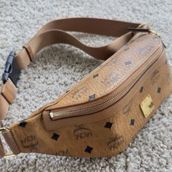 Medium Fursten Belt Bag in Visetos In Cognac