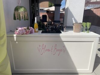 White Foldable Wood Event Bar – 6ft