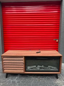 MODERN FIREPLACE TV STAND / CONSOLE TV / WALNUT / IN GREAT CONDITION / DELIVERY NEGOTIABLE