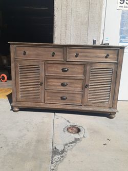 Bedroom Dresser w/mirror