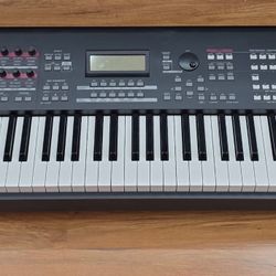 Yamaha MOX8F Keyboard Synthesizer in Excellent Conditions