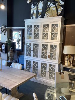 3 Piece White Cabinet W/ 12 Glass Doors, 8 Glass Shelves & Lighting As Is (missing Light Plug) SKU P3SJYJ