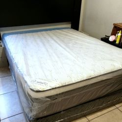 NEW QUEEN-SIZE PILLOW TOP MATTRESS AND BOX SPRING 🆕️