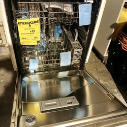 Dishwasher / Lavaplatos 