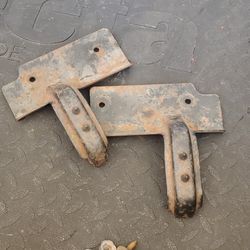 88 00 Chevy/GMC Radiator Hold Down Brackets