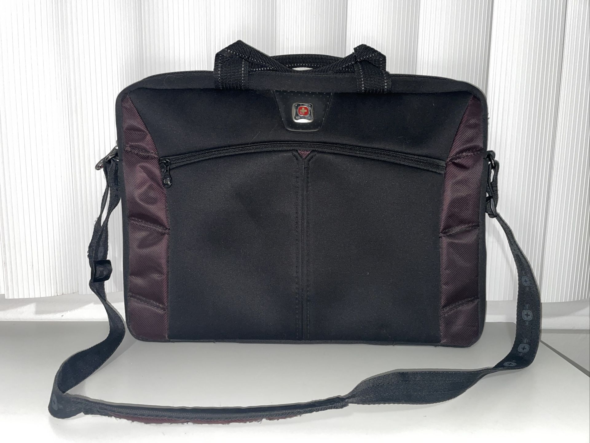 Swiss Gear 15" Laptop Case Padded Notebook Sleeve Plum Purple Briefcase